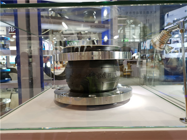 钢铁厂用DN150耐强酸碱橡胶接头,推荐使用内衬四氟的